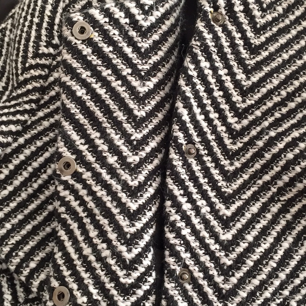 MNG Mango Structured Houndstooth Black and White Textured Cropped Blazer - Picture 9 of 10